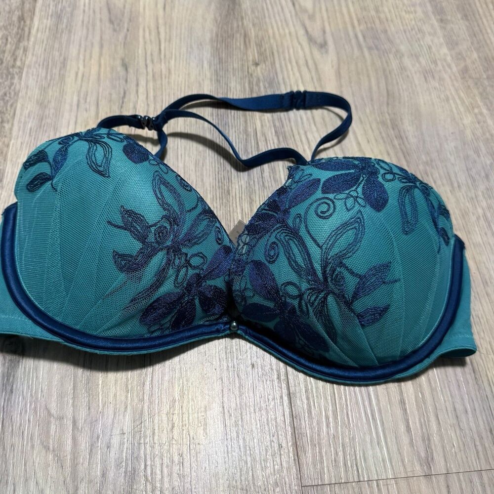 Very Sexy Lightly Lined Plunge Victoria’s Secret Bra With  Lace 34D